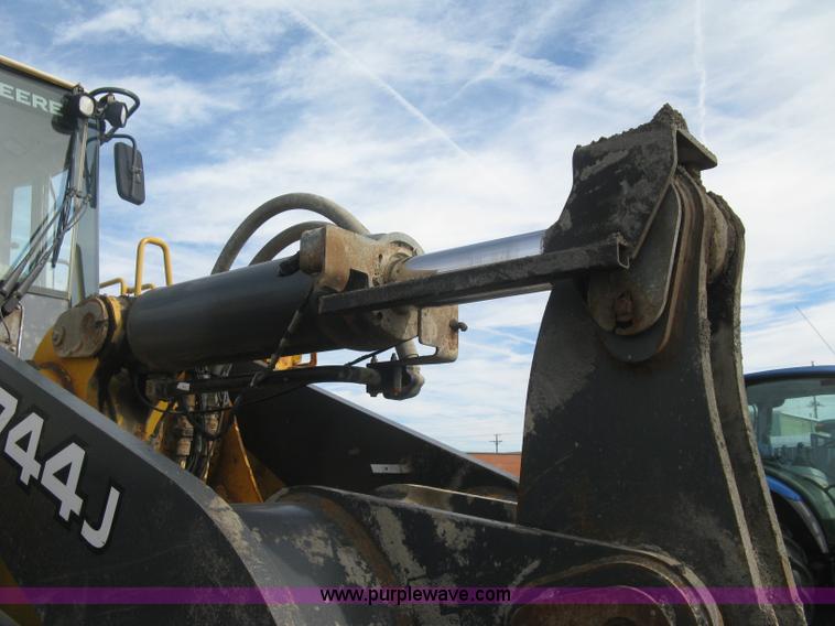 image for item H9378 2006 John Deere 744J wheel loader