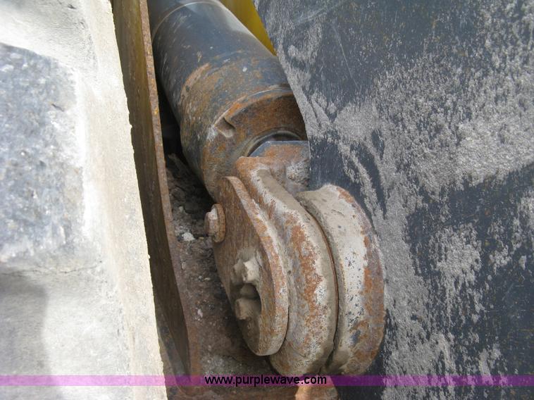 image for item H9378 2006 John Deere 744J wheel loader