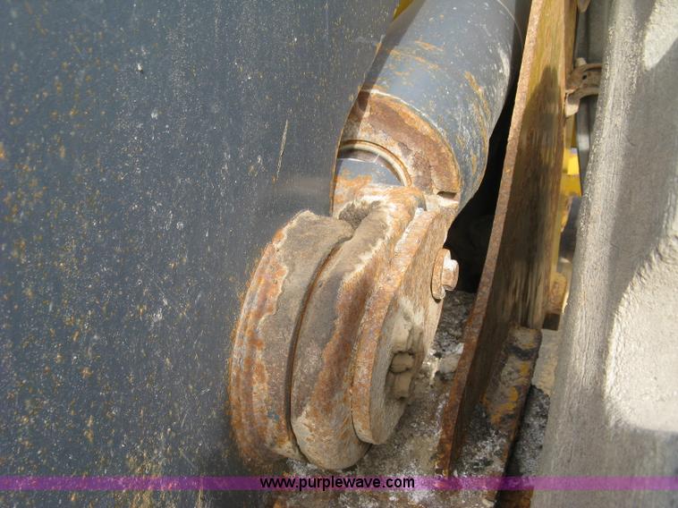 image for item H9378 2006 John Deere 744J wheel loader