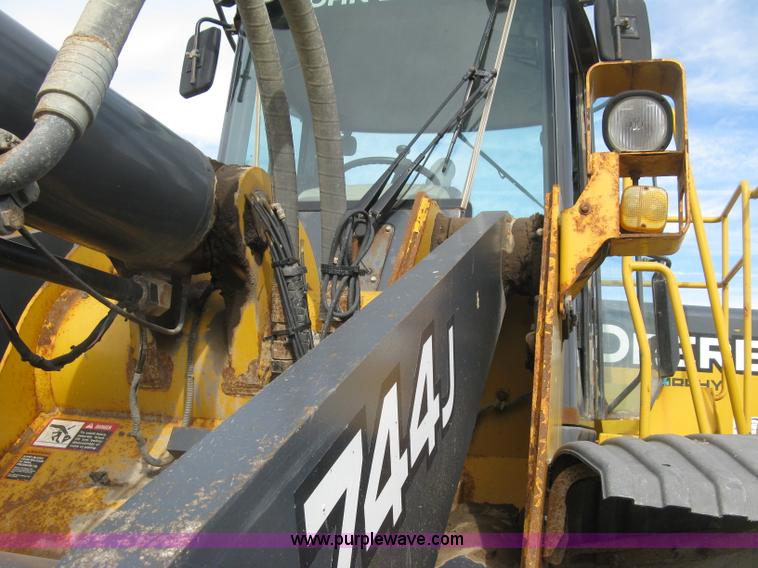 image for item H9378 2006 John Deere 744J wheel loader