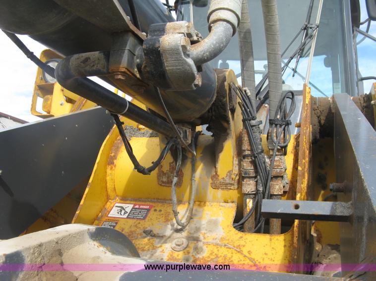 image for item H9378 2006 John Deere 744J wheel loader