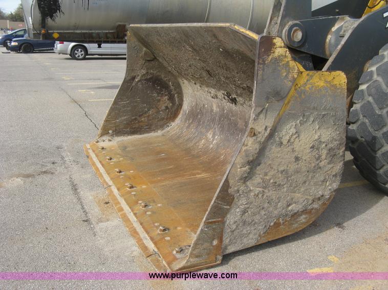 image for item H9378 2006 John Deere 744J wheel loader