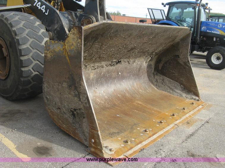 image for item H9378 2006 John Deere 744J wheel loader