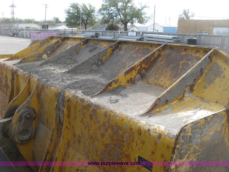 image for item H9378 2006 John Deere 744J wheel loader