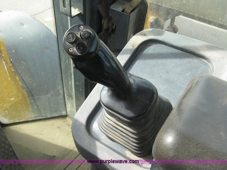 image for item H9378 2006 John Deere 744J wheel loader