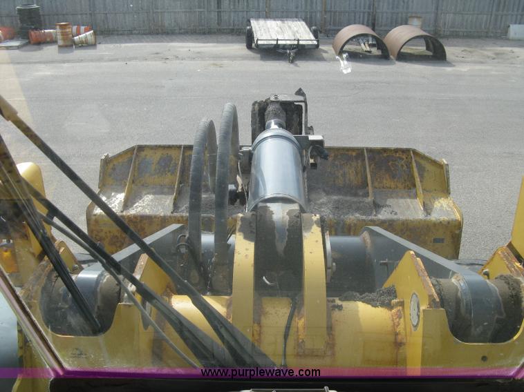 image for item H9378 2006 John Deere 744J wheel loader