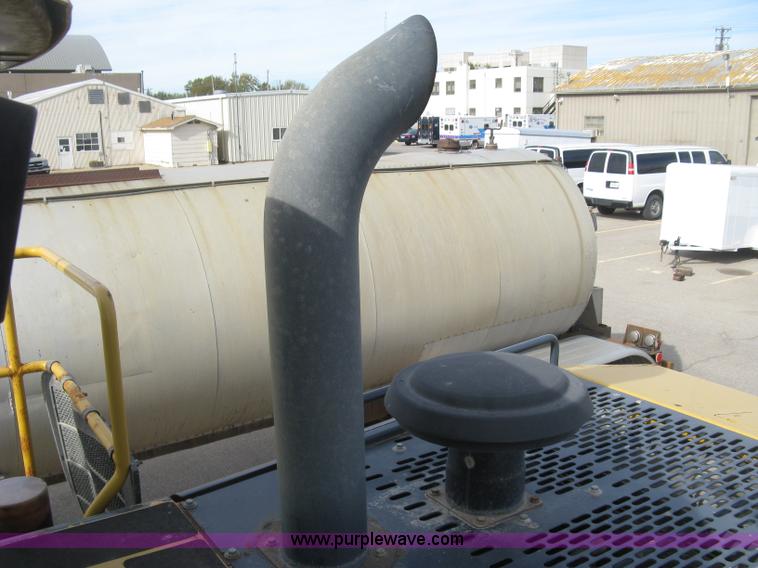 image for item H9378 2006 John Deere 744J wheel loader