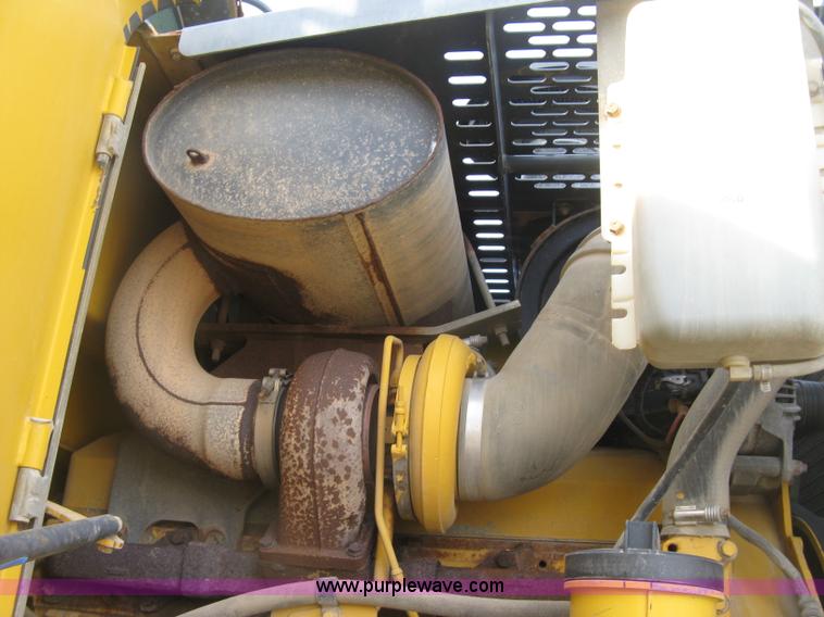 image for item H9378 2006 John Deere 744J wheel loader