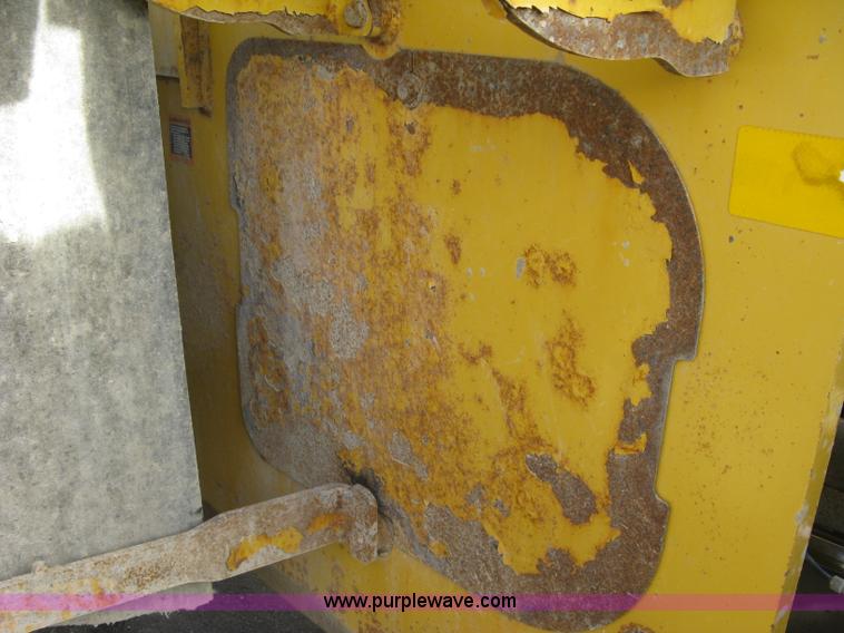 image for item H9378 2006 John Deere 744J wheel loader