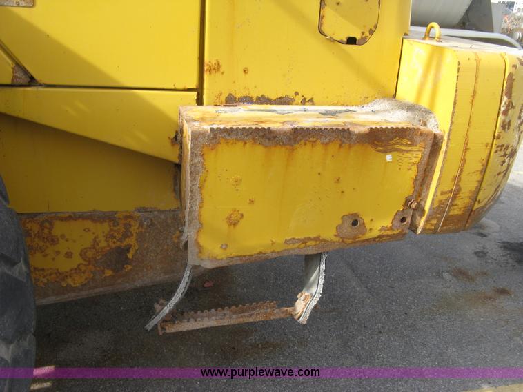 image for item H9378 2006 John Deere 744J wheel loader