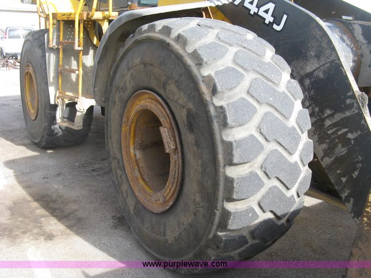 image for item H9378 2006 John Deere 744J wheel loader