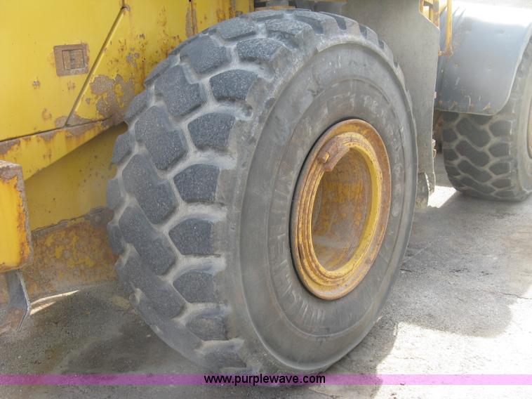 image for item H9378 2006 John Deere 744J wheel loader