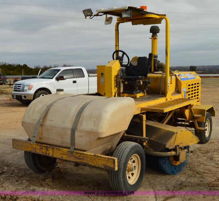 Superior DT80J broom in Springfield, MO Item I2883 sold Purple Wave