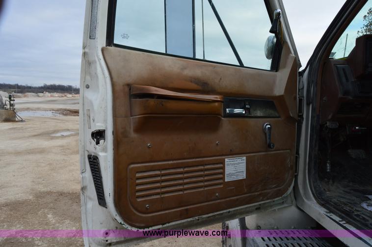 image for item I2884 1992 Chevrolet Kodiak service truck