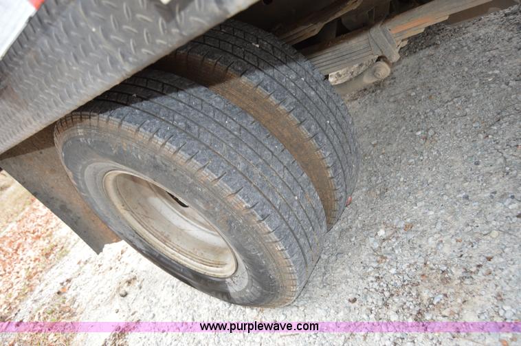 image for item I2885 2003 Chevrolet Silverado 3500 flatbed truck