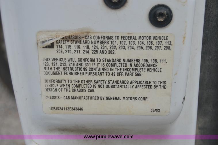 image for item I2885 2003 Chevrolet Silverado 3500 flatbed truck