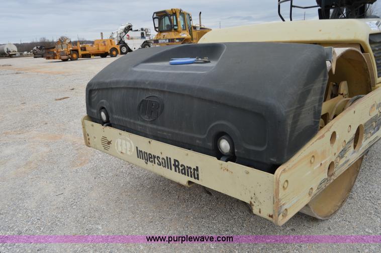 image for item I2887 2006 Ingersoll Rand DD115HF double drum roller