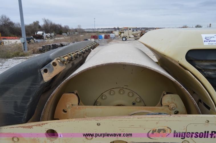 image for item I2887 2006 Ingersoll Rand DD115HF double drum roller