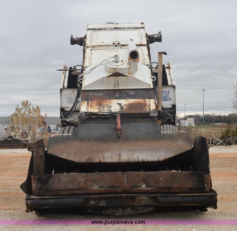 image for item I2888 2000 Roadtec SB2500B shuttle buggy material transfer vehicle