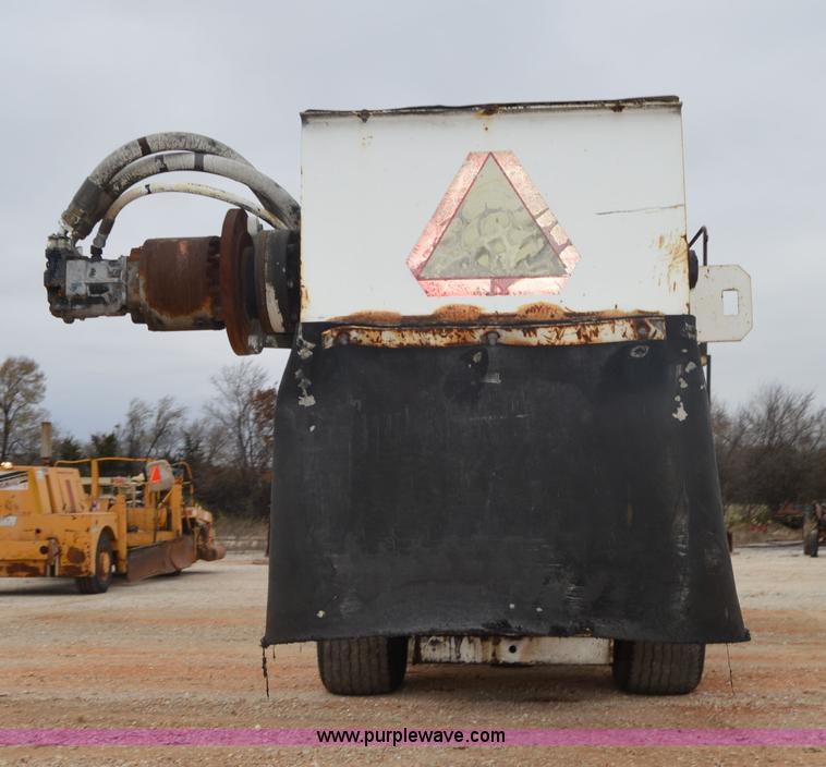 image for item I2888 2000 Roadtec SB2500B shuttle buggy material transfer vehicle