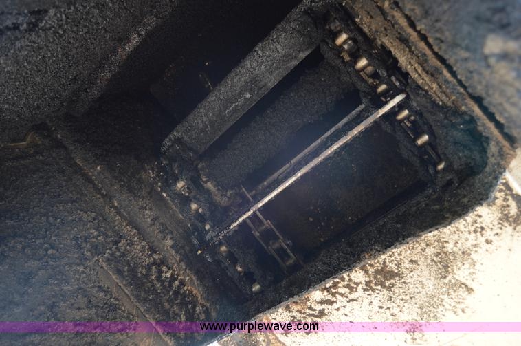 image for item I2888 2000 Roadtec SB2500B shuttle buggy material transfer vehicle