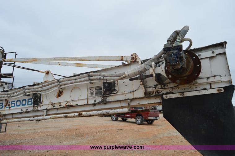 image for item I2888 2000 Roadtec SB2500B shuttle buggy material transfer vehicle