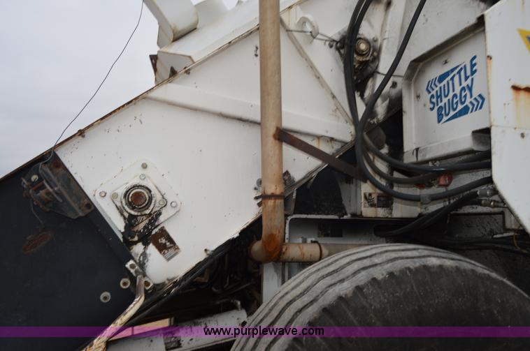 image for item I2888 2000 Roadtec SB2500B shuttle buggy material transfer vehicle