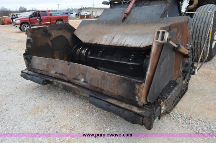 image for item I2888 2000 Roadtec SB2500B shuttle buggy material transfer vehicle