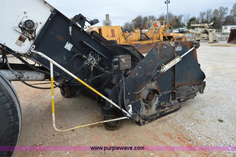 image for item I2888 2000 Roadtec SB2500B shuttle buggy material transfer vehicle