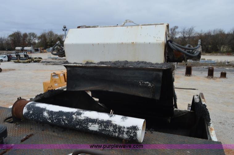 image for item I2888 2000 Roadtec SB2500B shuttle buggy material transfer vehicle