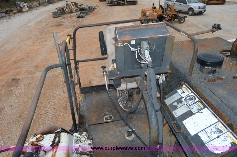 image for item I2888 2000 Roadtec SB2500B shuttle buggy material transfer vehicle