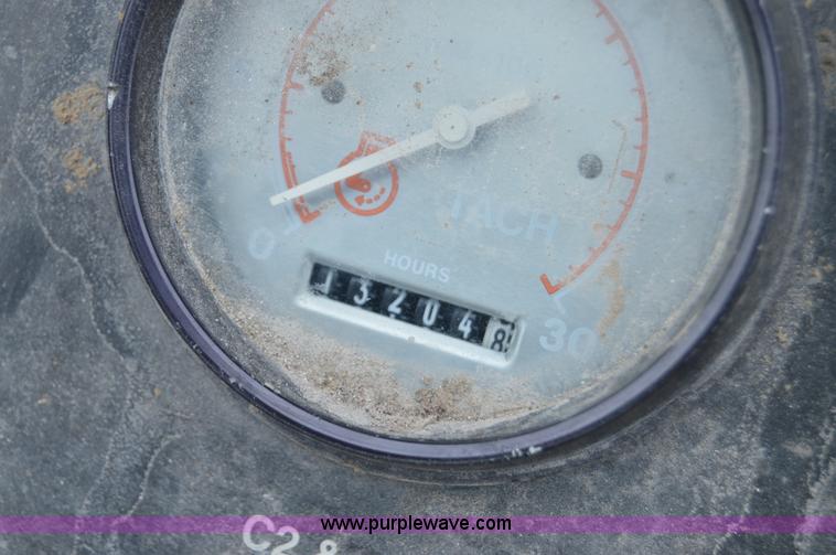 image for item I2888 2000 Roadtec SB2500B shuttle buggy material transfer vehicle