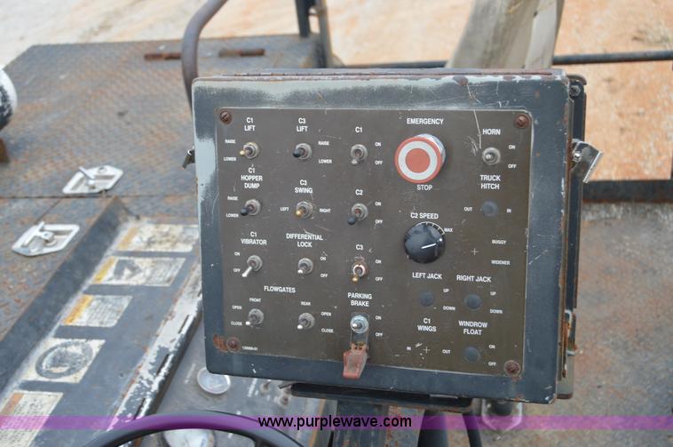 image for item I2888 2000 Roadtec SB2500B shuttle buggy material transfer vehicle