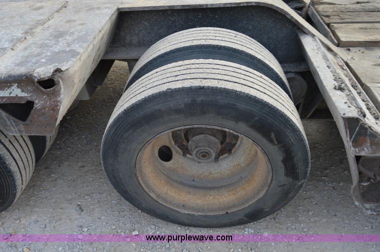 image for item I2889 1995 Etnyre Blackhawk PRTN50TD3-T1 lowboy trailer