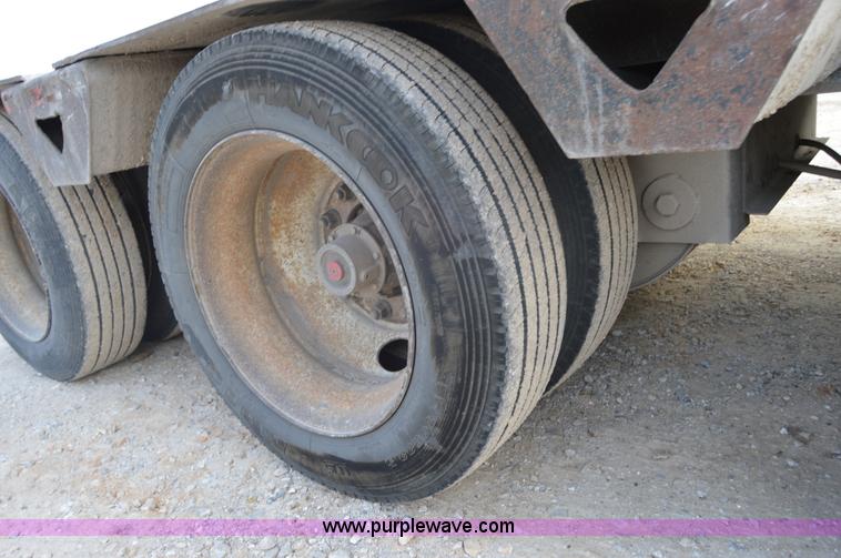 image for item I2889 1995 Etnyre Blackhawk PRTN50TD3-T1 lowboy trailer