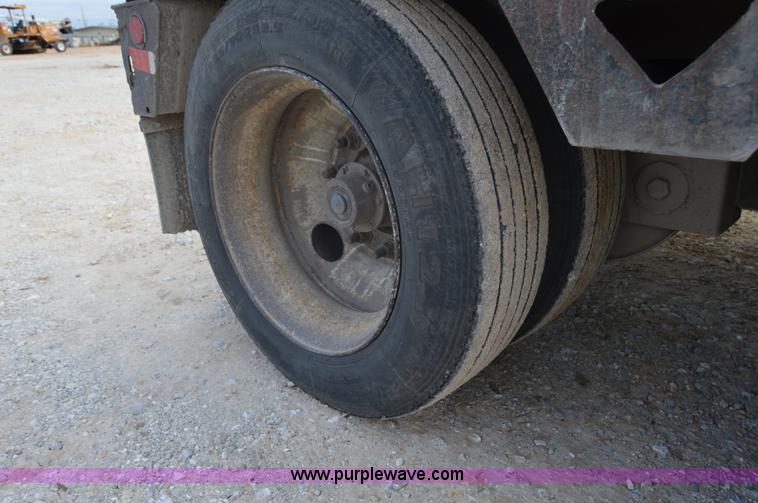 image for item I2889 1995 Etnyre Blackhawk PRTN50TD3-T1 lowboy trailer