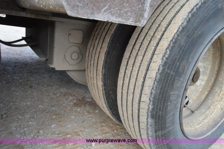 image for item I2889 1995 Etnyre Blackhawk PRTN50TD3-T1 lowboy trailer