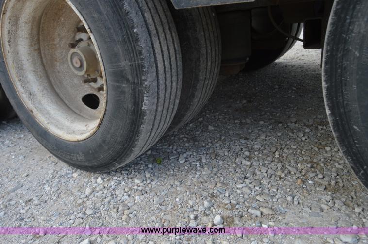 image for item I2890 2003 Etnyre Blackhawk PRTN55TD3 lowboy trailer