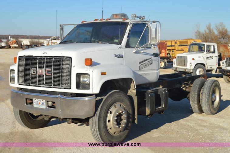 image for item I2895 1995 GMC TopKick cab and chassis