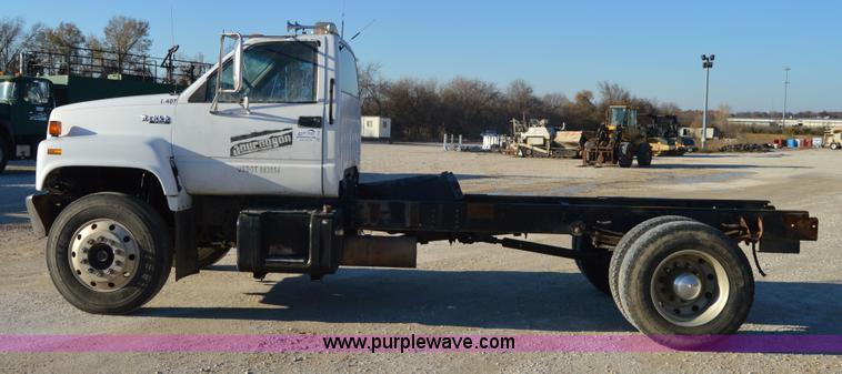 image for item I2895 1995 GMC TopKick cab and chassis