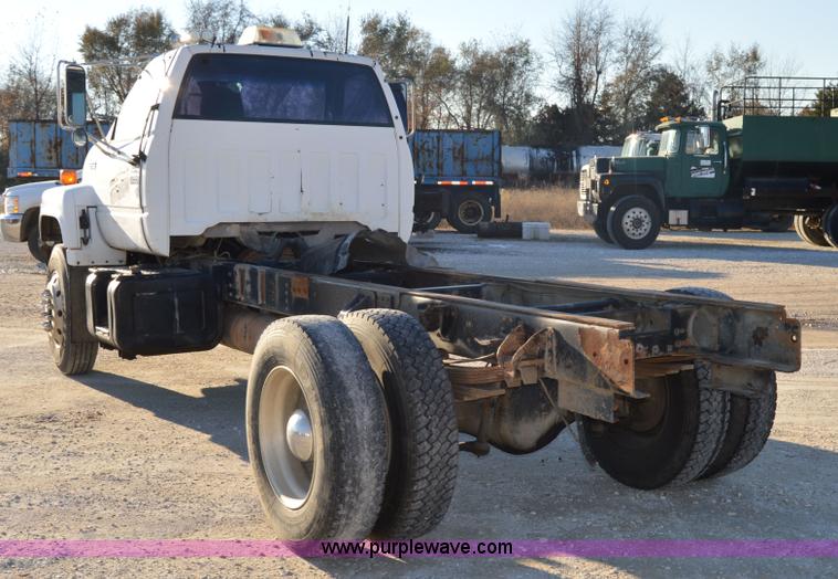 image for item I2895 1995 GMC TopKick cab and chassis