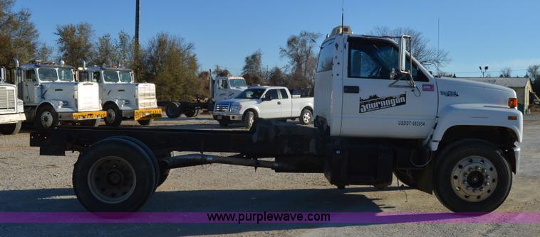 image for item I2895 1995 GMC TopKick cab and chassis