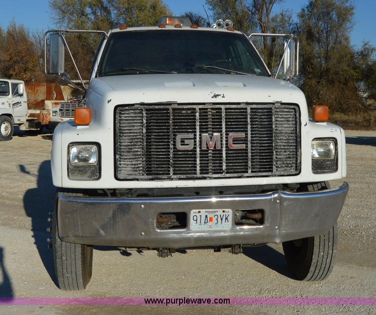 image for item I2895 1995 GMC TopKick cab and chassis