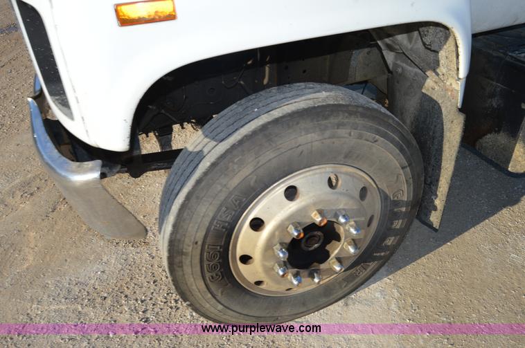 image for item I2895 1995 GMC TopKick cab and chassis