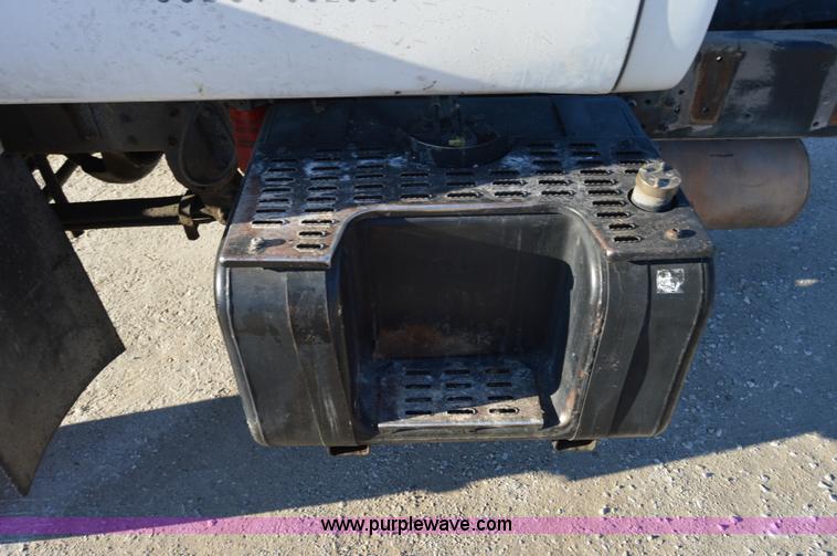 image for item I2895 1995 GMC TopKick cab and chassis