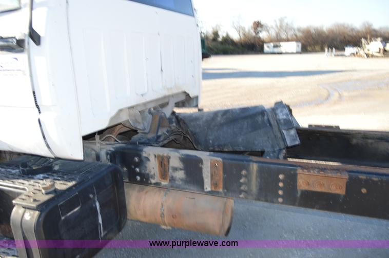 image for item I2895 1995 GMC TopKick cab and chassis