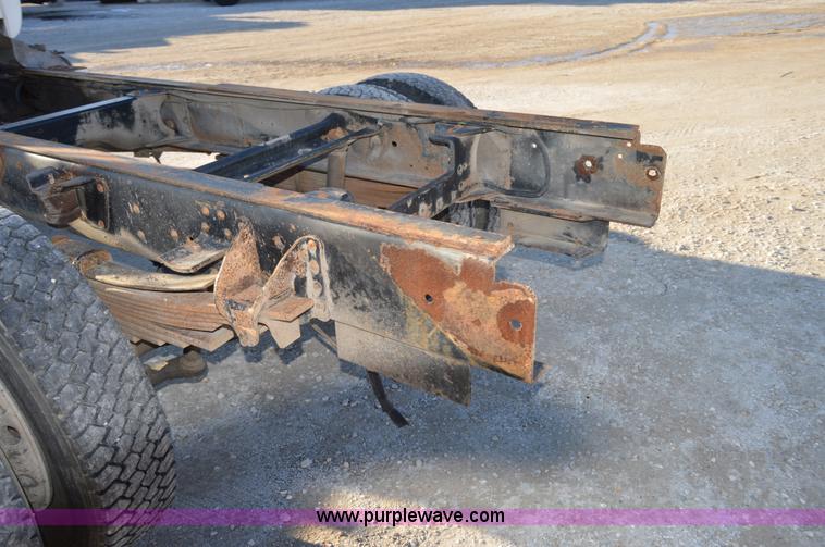 image for item I2895 1995 GMC TopKick cab and chassis