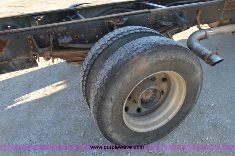 image for item I2895 1995 GMC TopKick cab and chassis