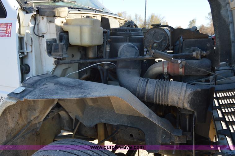 image for item I2895 1995 GMC TopKick cab and chassis