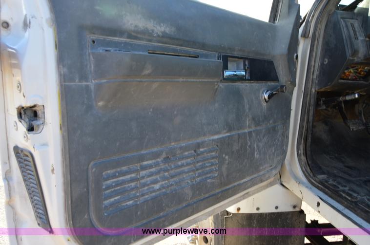 image for item I2895 1995 GMC TopKick cab and chassis